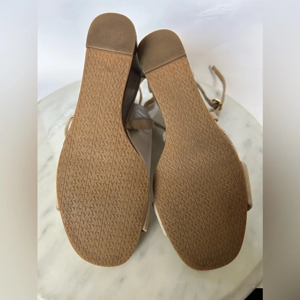 MICHEAL KORS RAFFERTY WEDGE SIZE 8.5 BARELY WORN